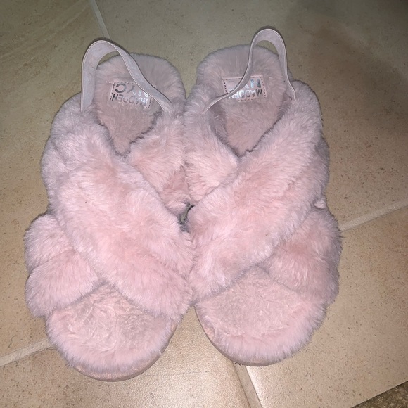 Shoes - Womens Fuzzy Slippers